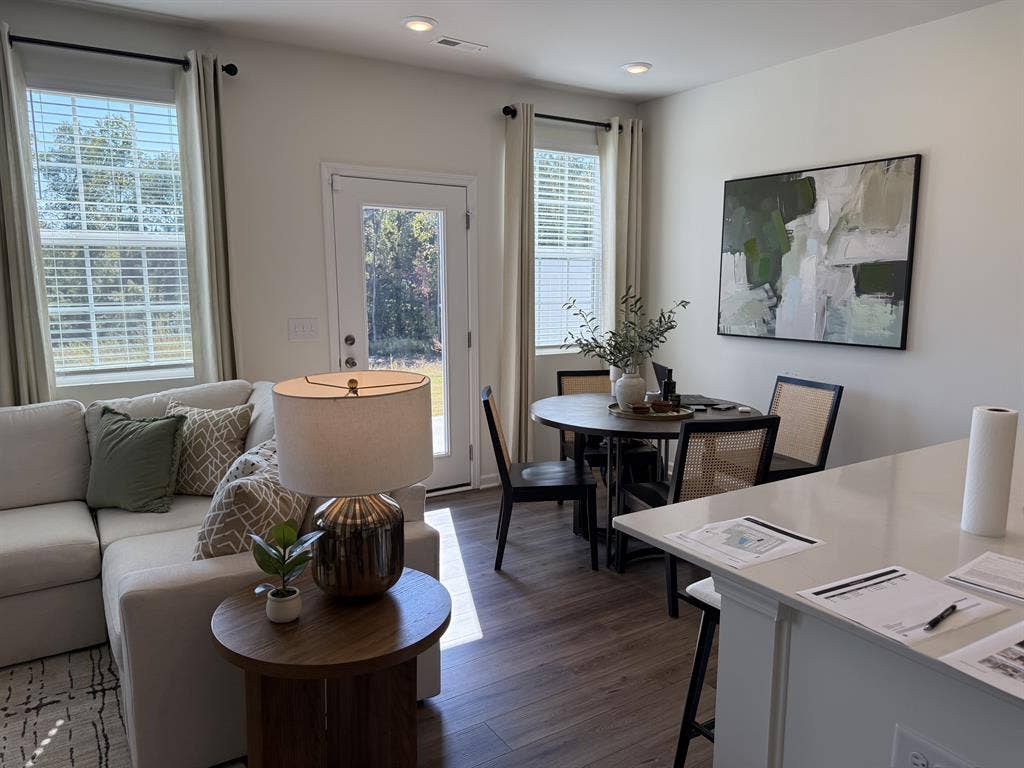 Room for rent in Taylors townhouse