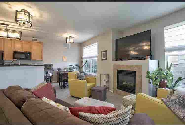 ISO middle-aged female roommate