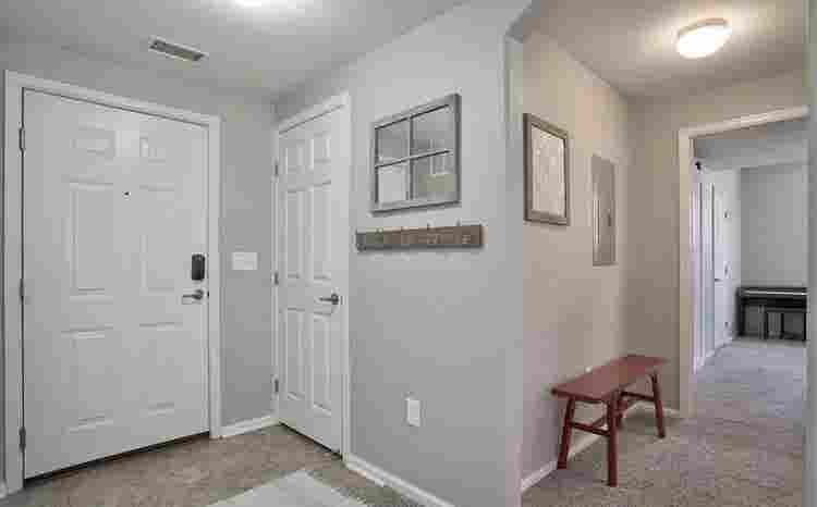 ISO middle-aged female roommate