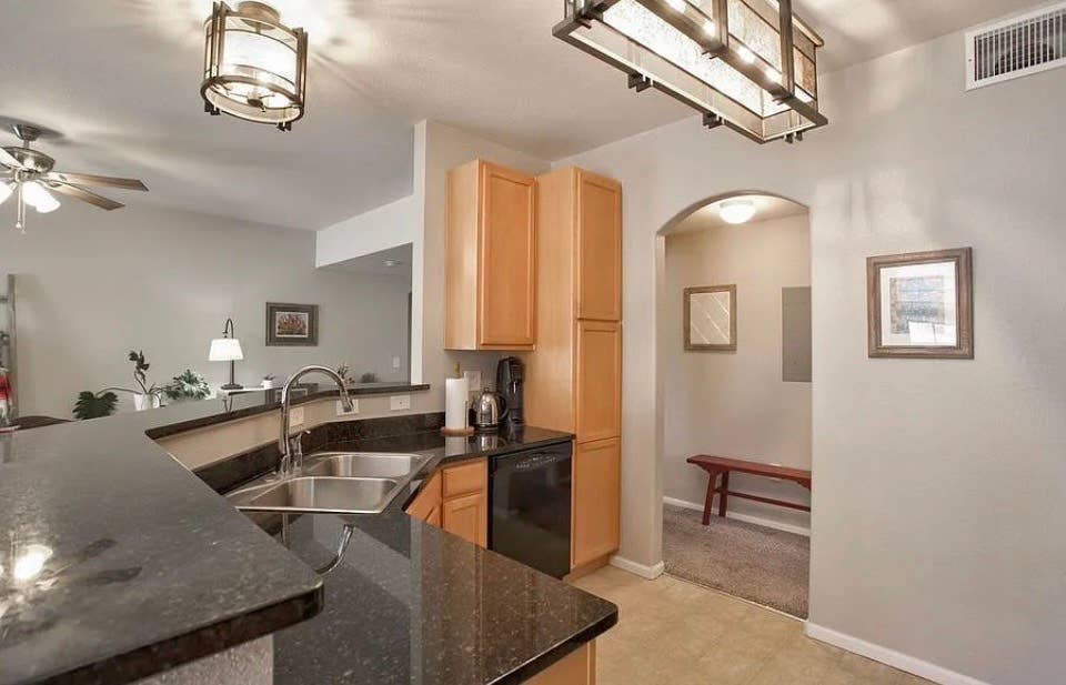 ISO middle-aged female roommate