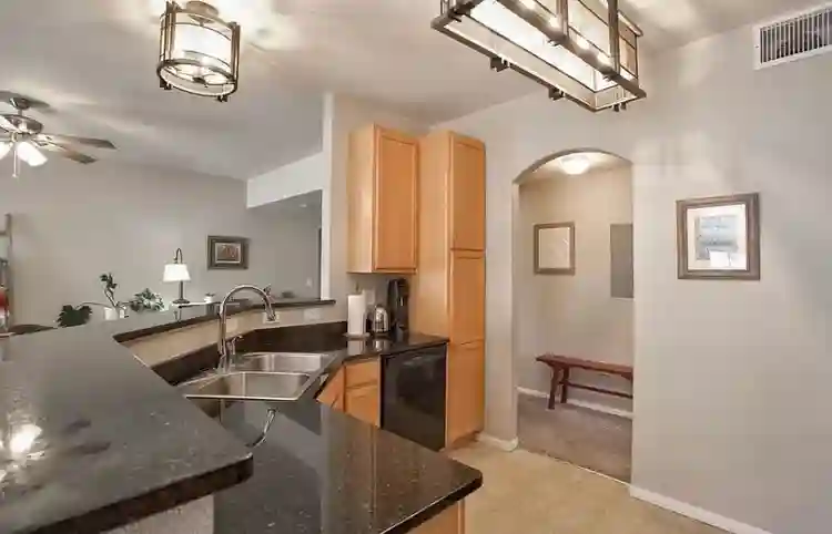 ISO middle-aged female roommate