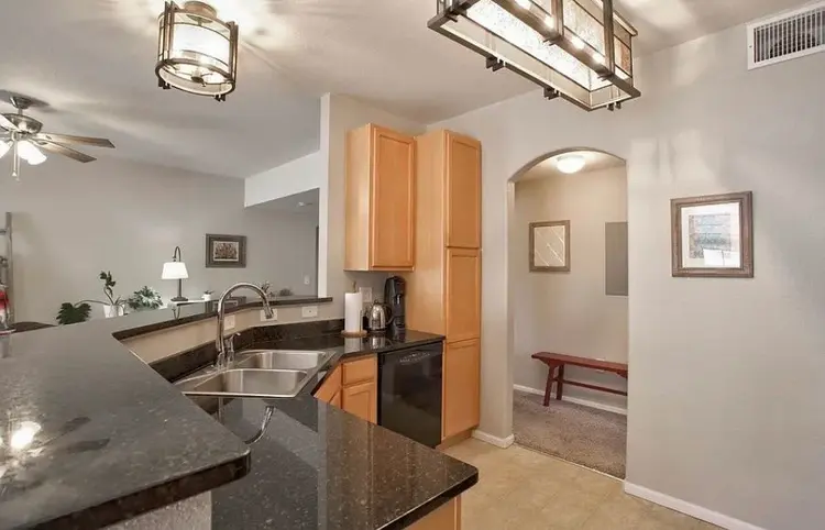 ISO middle-aged female roommate