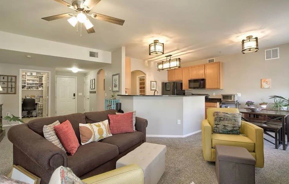 ISO middle-aged female roommate