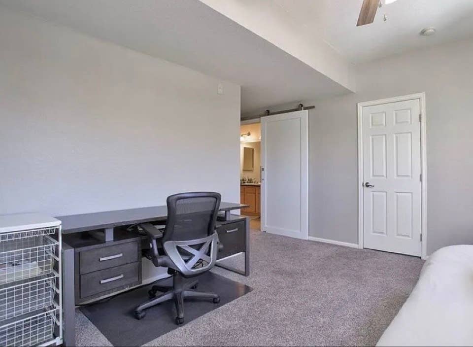 ISO middle-aged female roommate