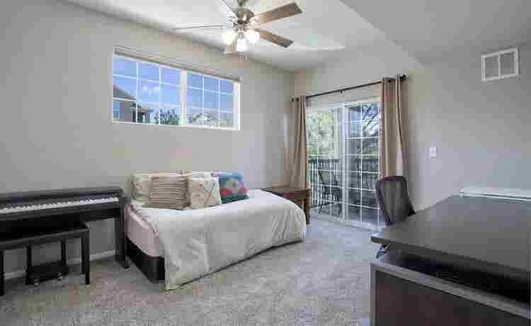 ISO middle-aged female roommate