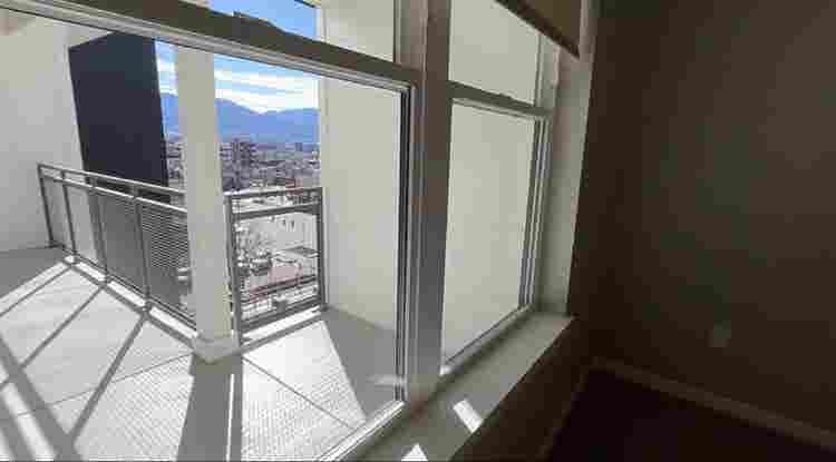 Pretty downtown apartment :)