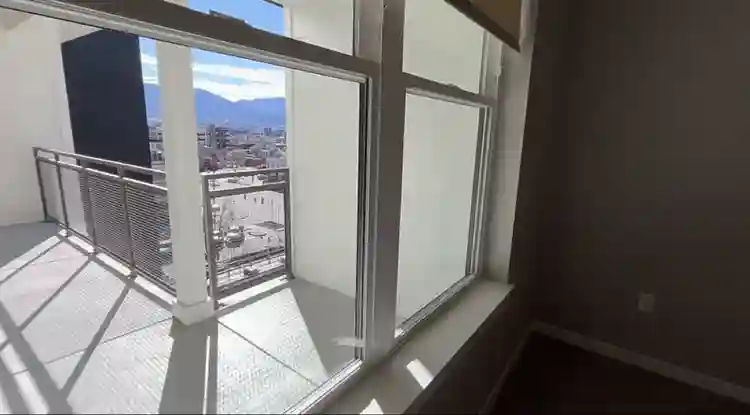 Pretty downtown apartment :)