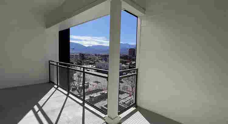 Pretty downtown apartment :)