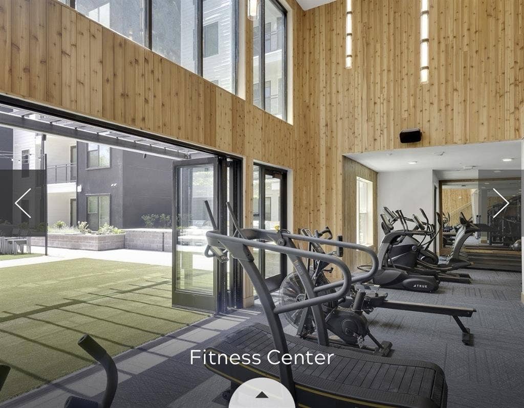 Pretty downtown apartment :)