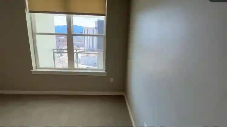 Pretty downtown apartment :)