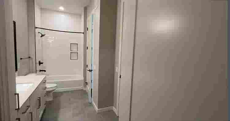 Pretty downtown apartment :)