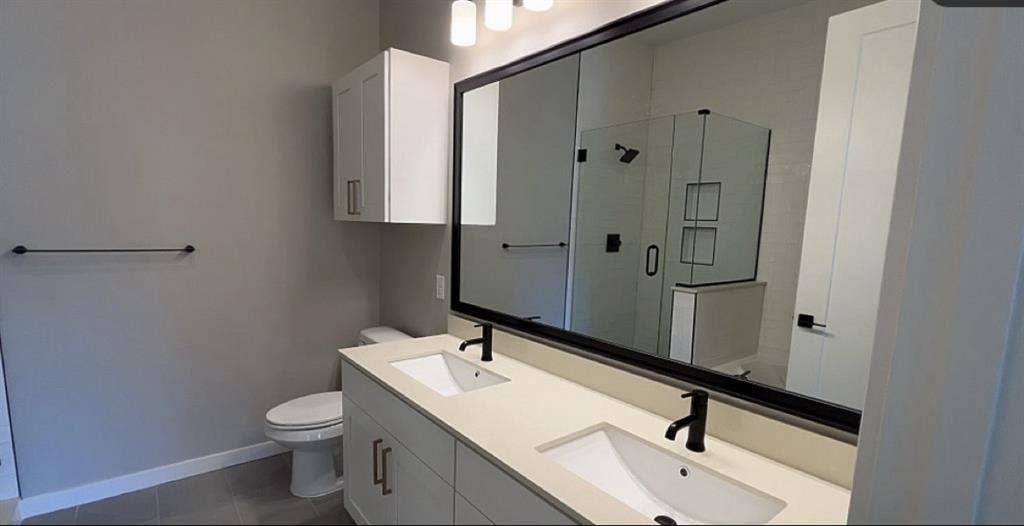 Pretty downtown apartment :)