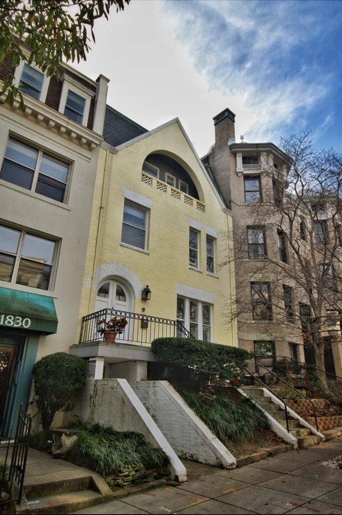 Room in AdMo group house!