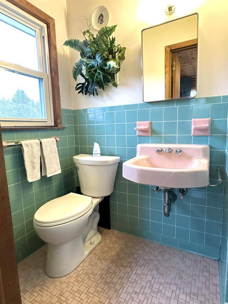 Furnished bedroom 6- Month rental.