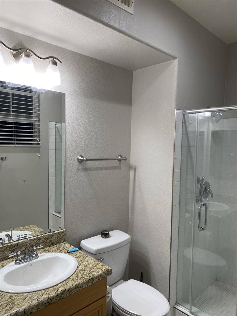 Private upstairs bed/bath & view