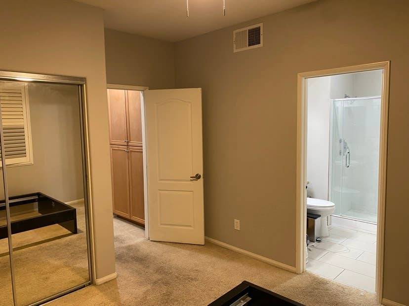 Private upstairs bed/bath & view