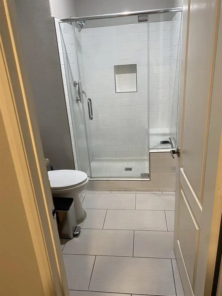 Private upstairs bed/bath & view