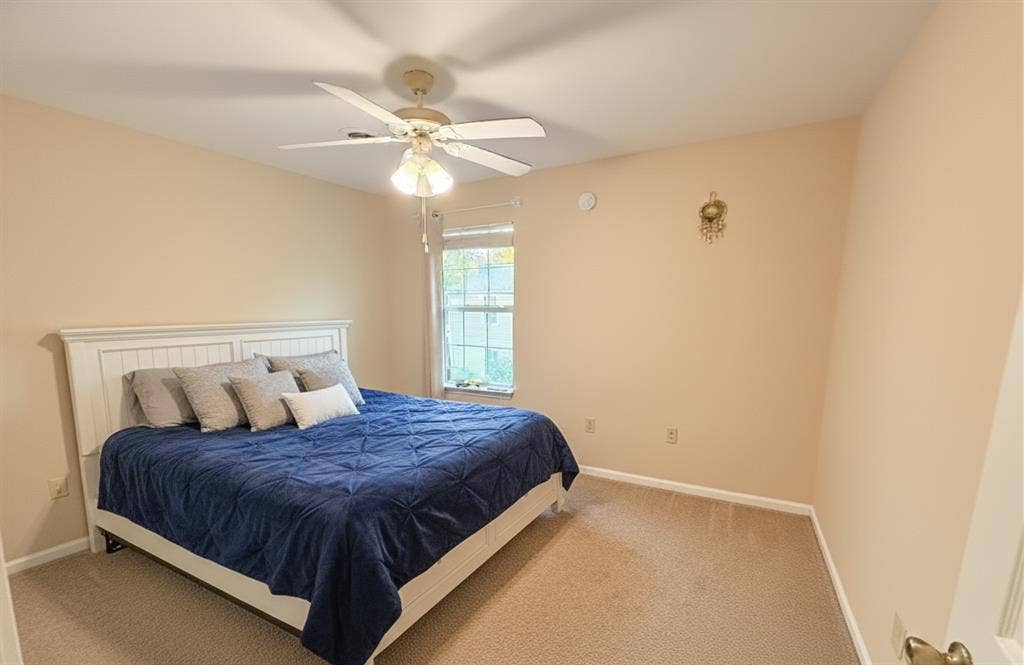 Looking for female rommmate