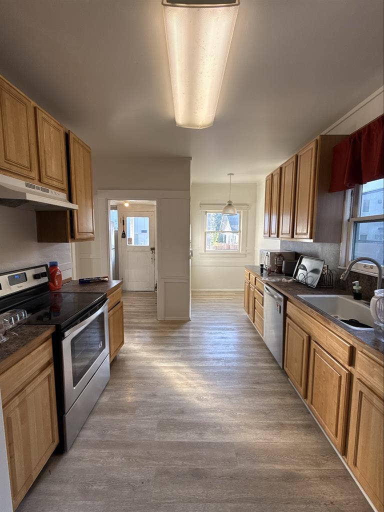 UW district room for rent!!! $