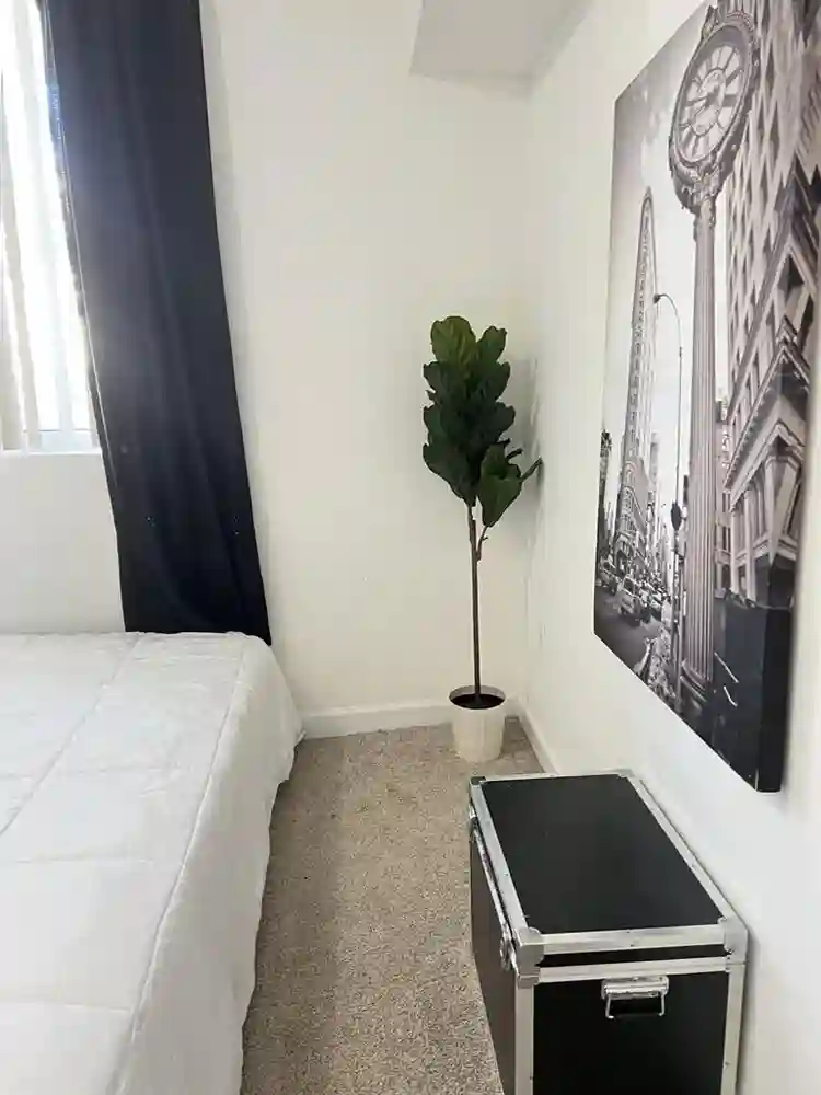 I have a furnished room edgwater