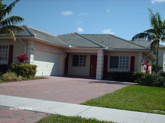 Spacious Bedroom for Rent