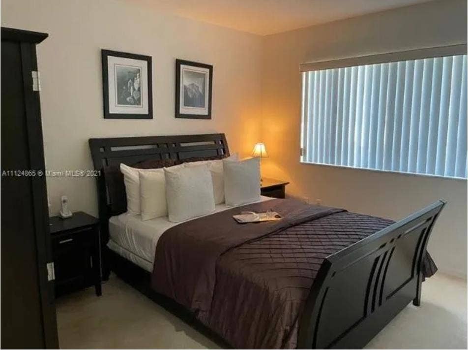 Spacious Bedroom for Rent