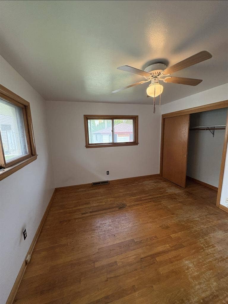 Room Avalible for rent th ave