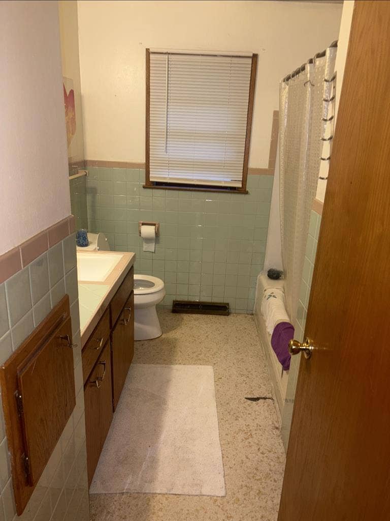 Room Avalible for rent th ave