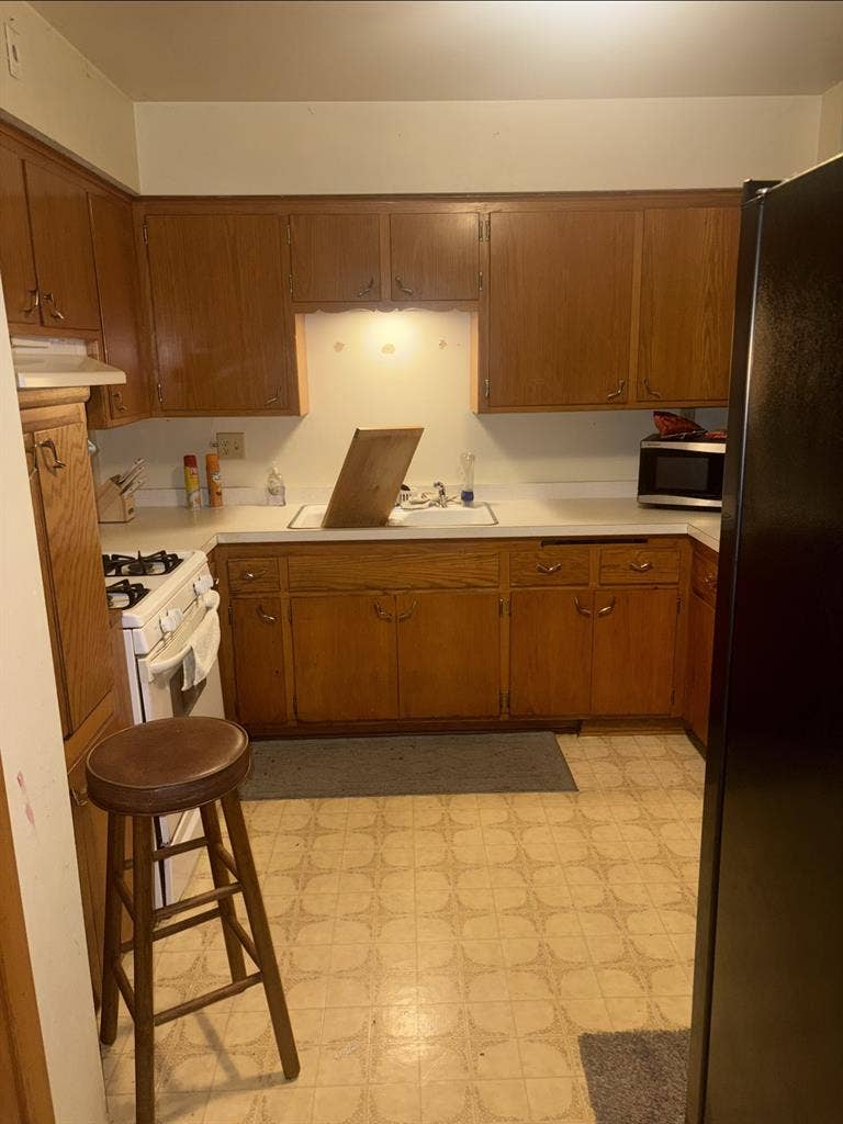 Room Avalible for rent th ave