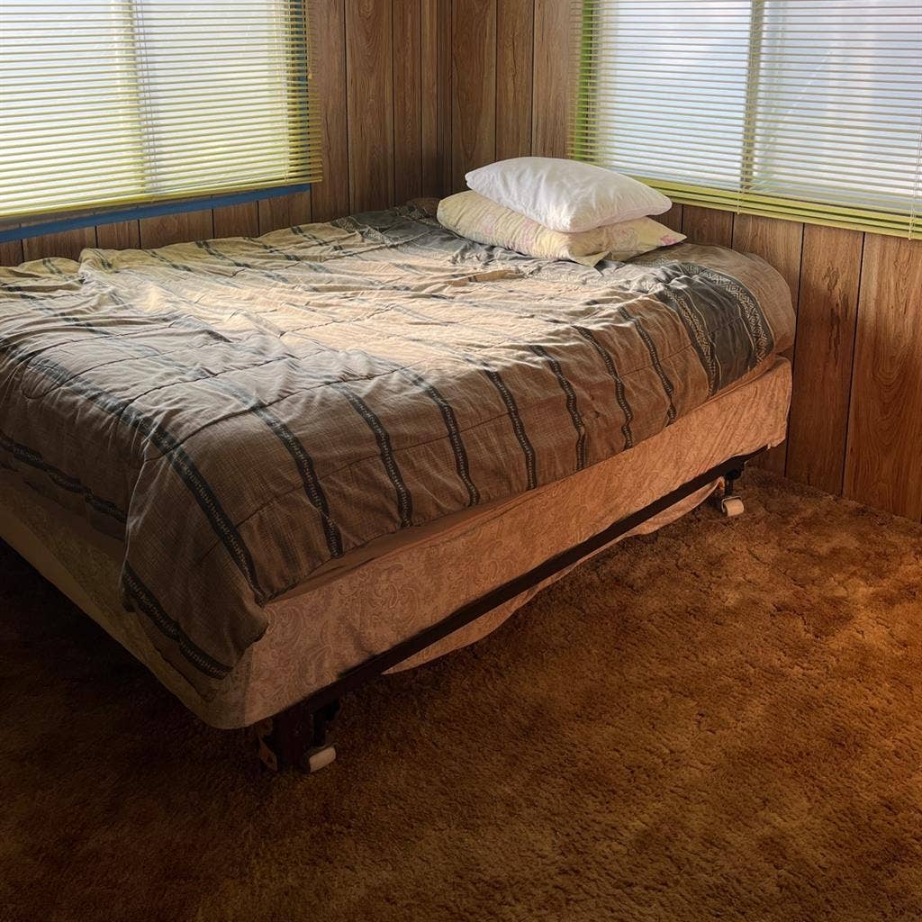 ROOMS IN COZY HOME AVAILABLE