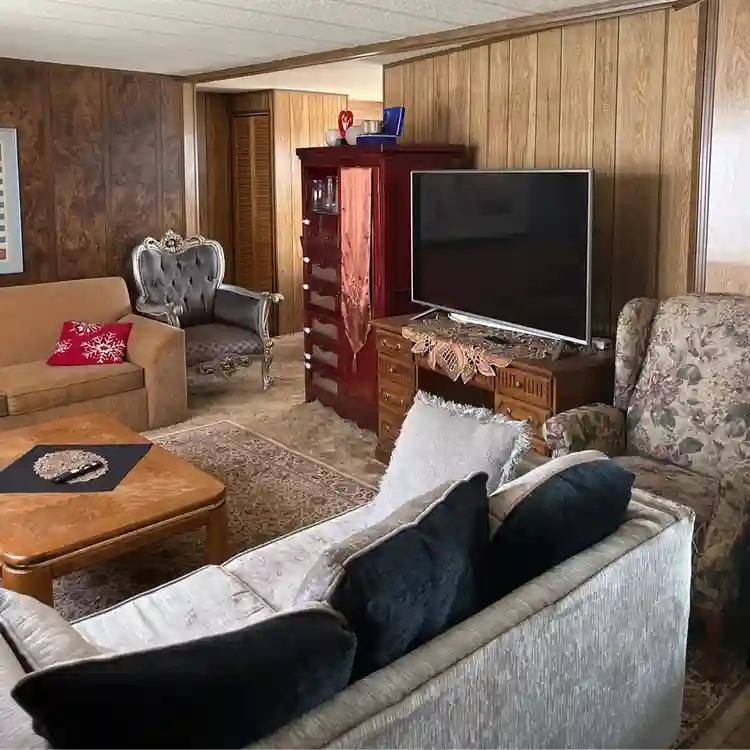 ROOMS IN COZY HOME AVAILABLE