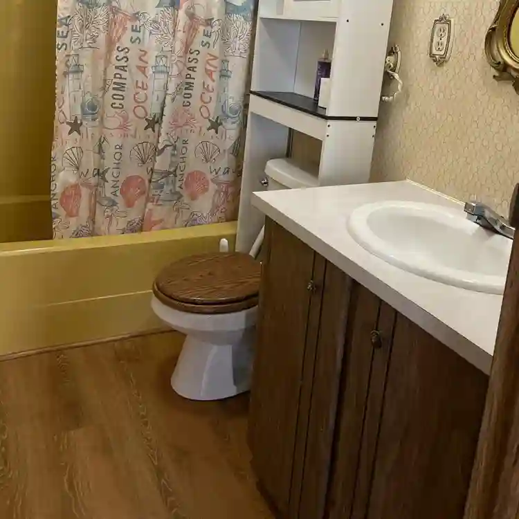 ROOMS IN COZY HOME AVAILABLE