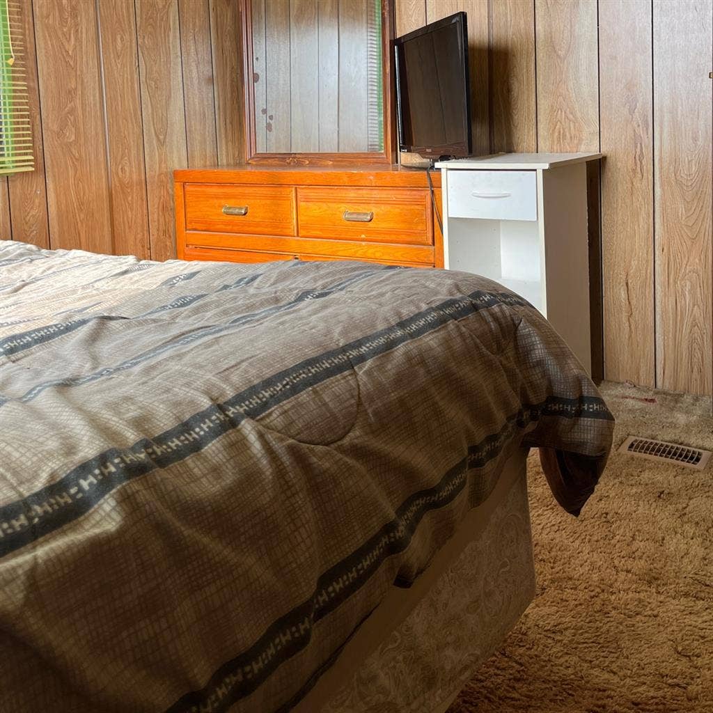 ROOMS IN COZY HOME AVAILABLE