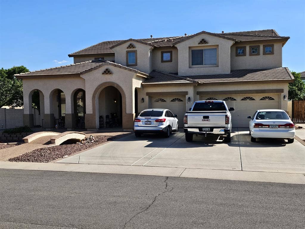 Large room in a nice Chandler home