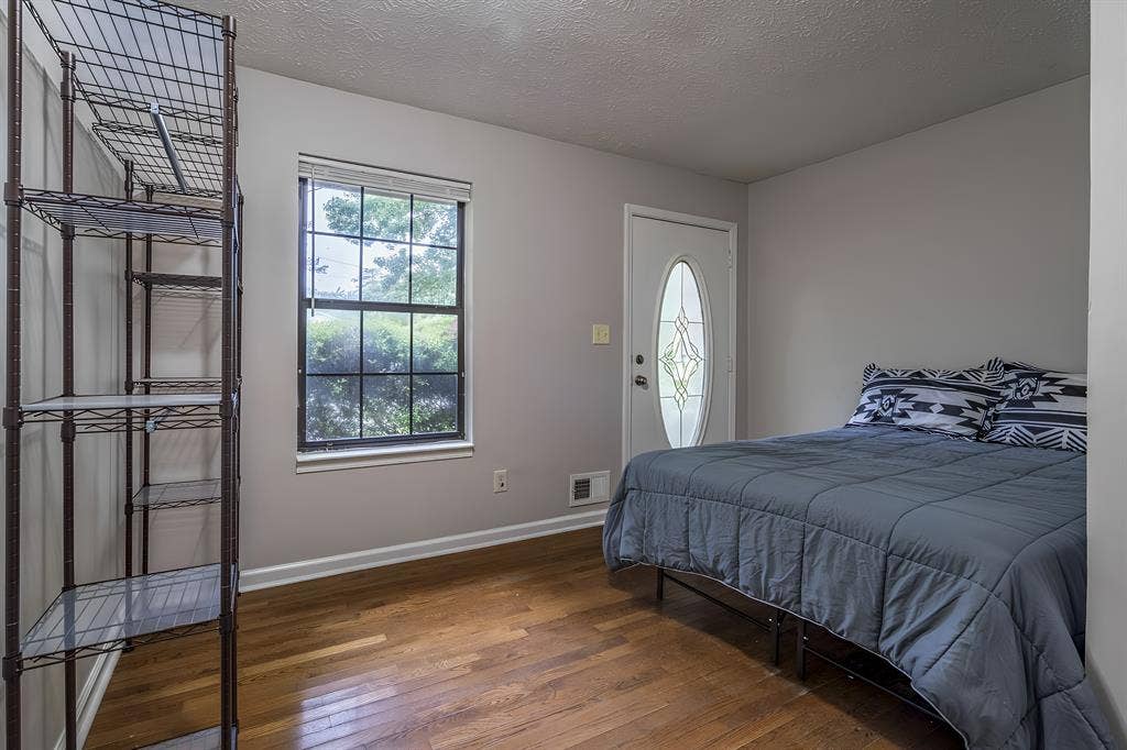 8 BR in Riverdale