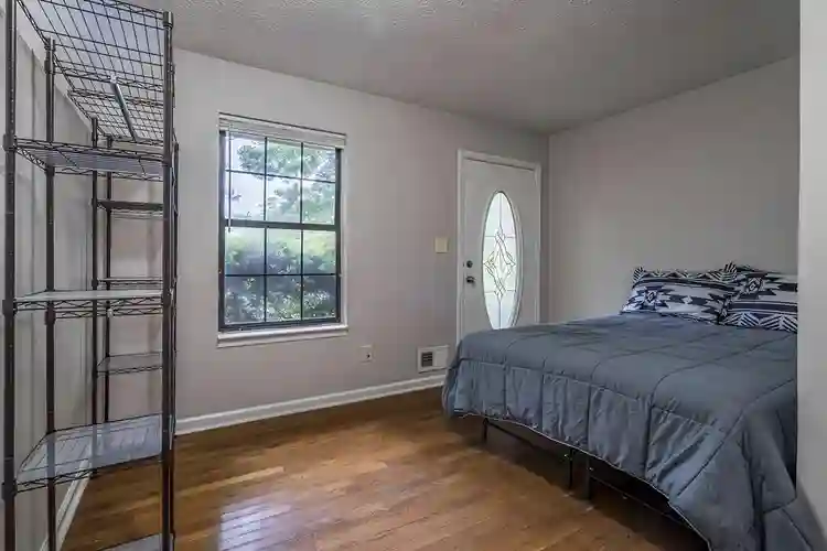 8 BR in Riverdale