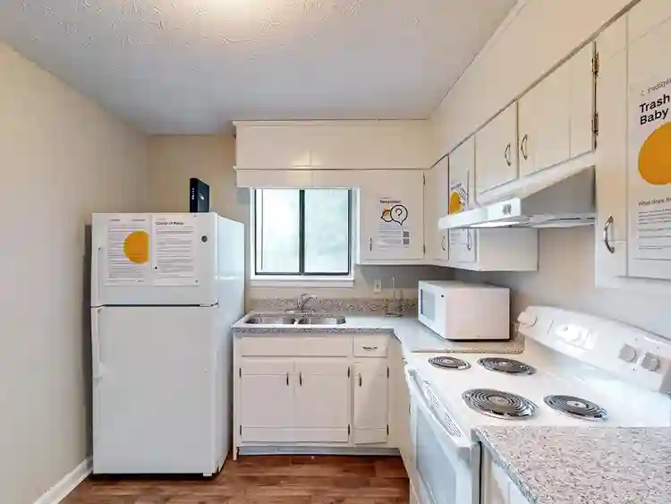 8 BR in Riverdale