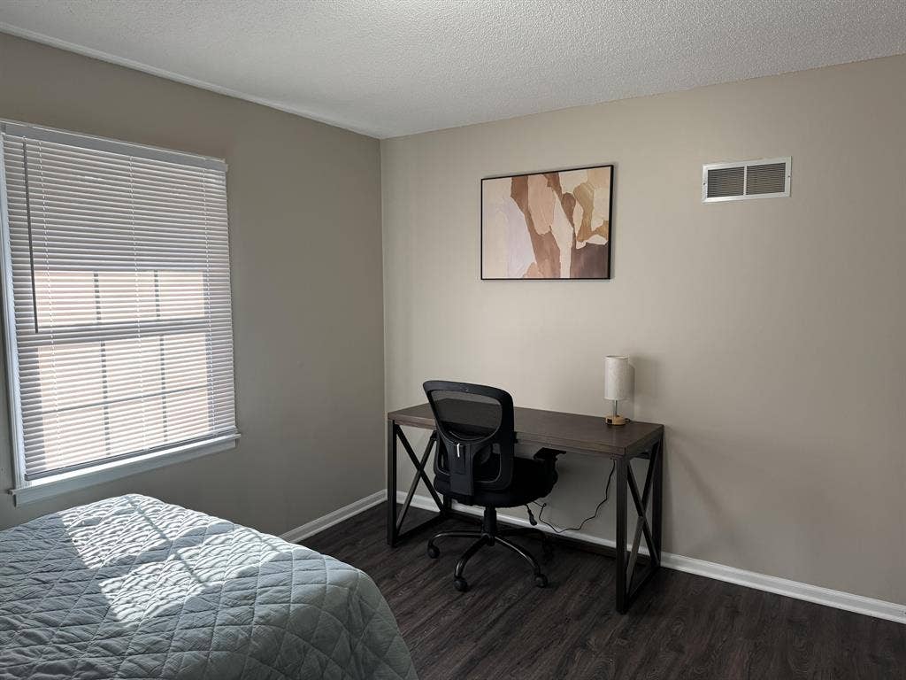 6 BR in Blue Springs