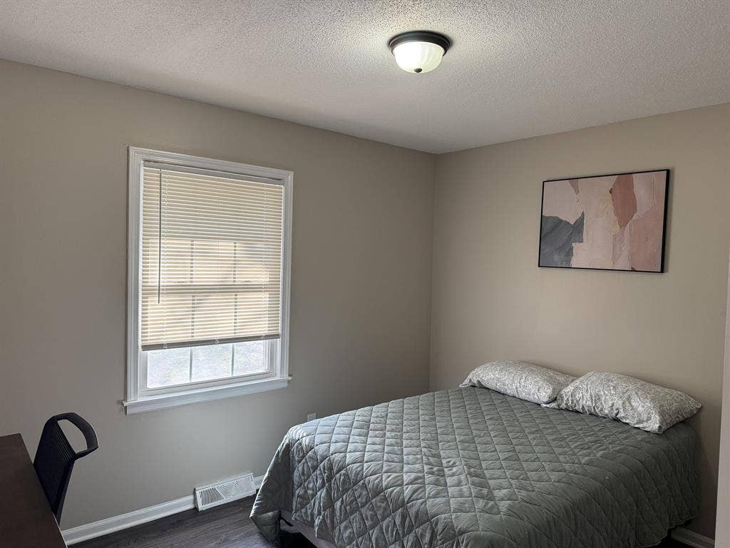 6 BR in Blue Springs