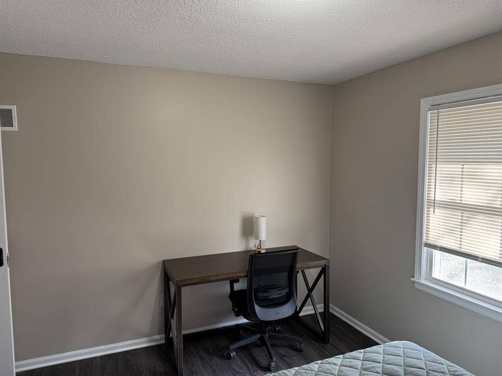 6 BR in Blue Springs