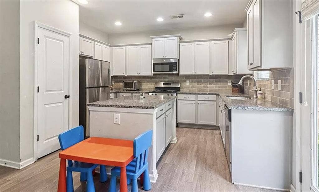 Room in Clean Spacious Home