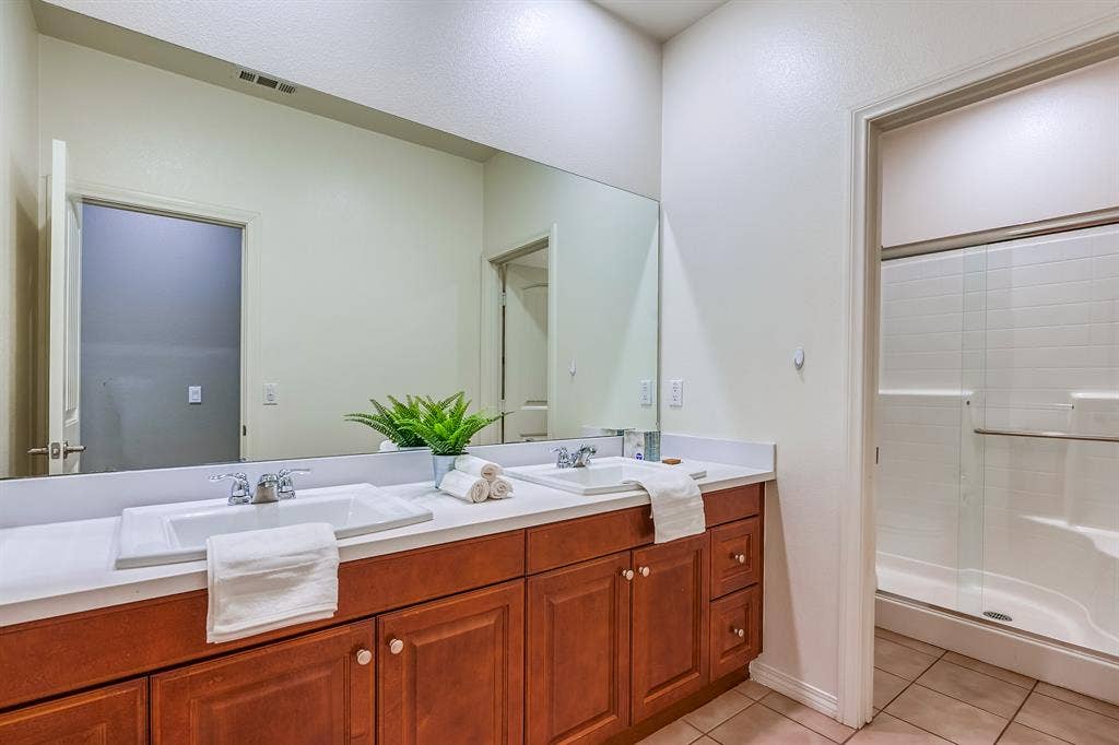 Fully Furnished/Wifi Utility inclu