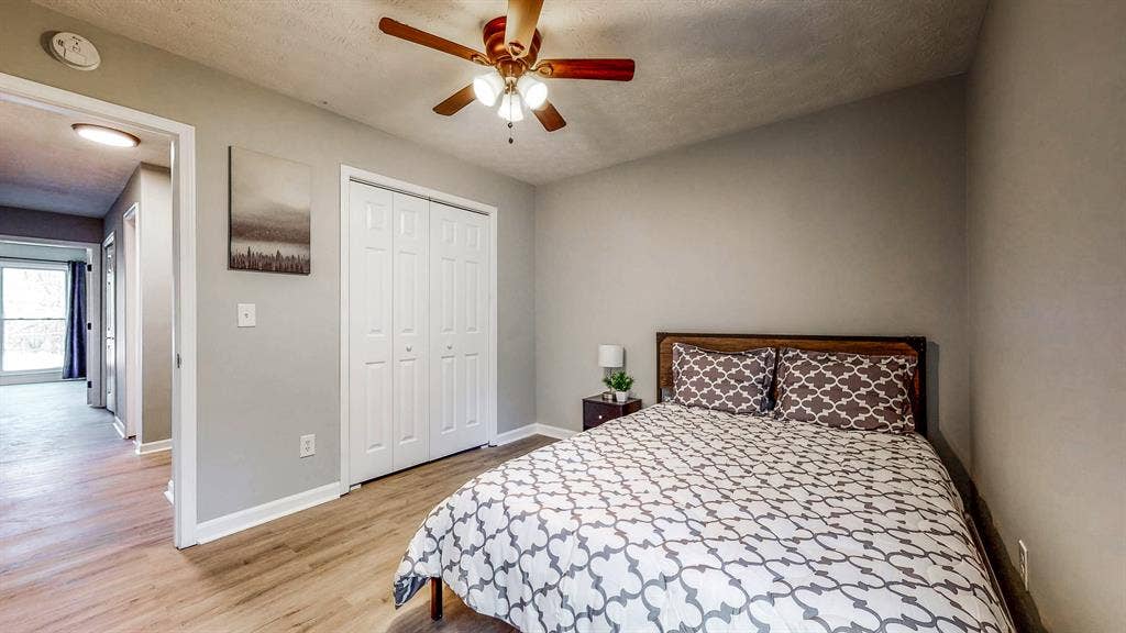 8 BR in Stone Mountain