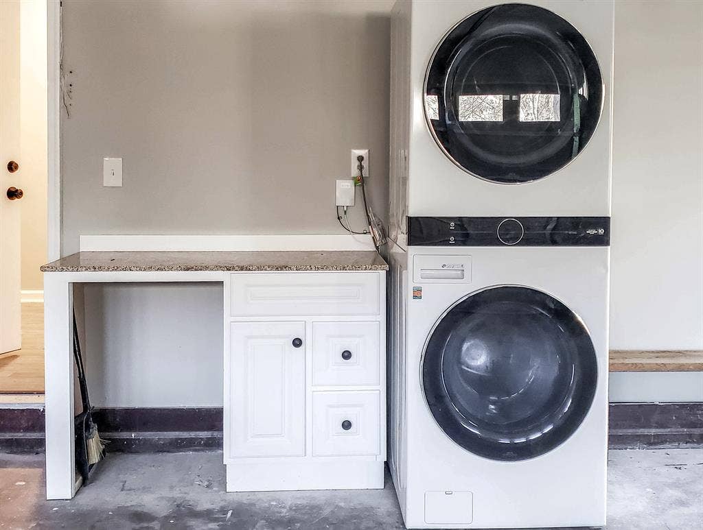 8 BR in Stone Mountain