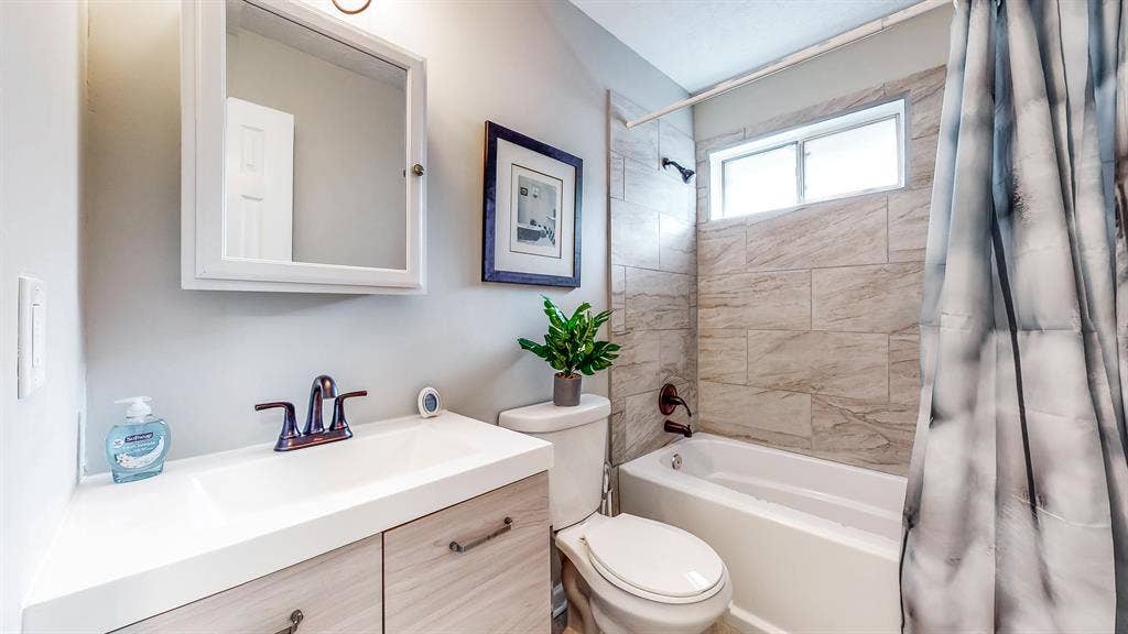 8 BR in Stone Mountain