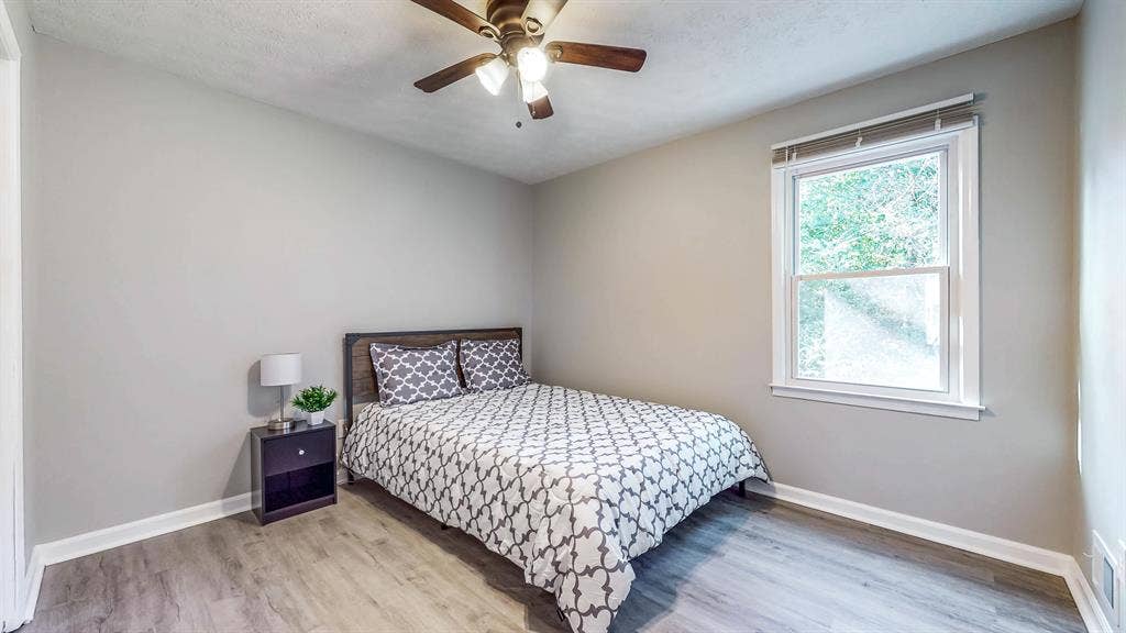 8 BR in Stone Mountain