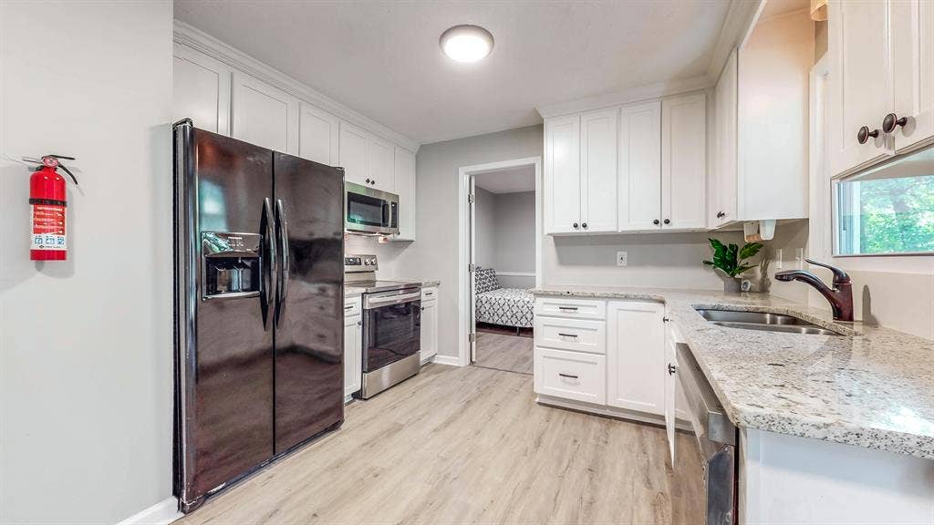 8 BR in Stone Mountain