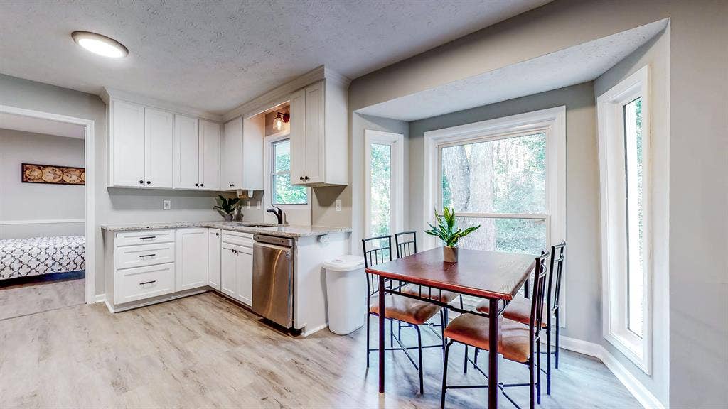 8 BR in Stone Mountain