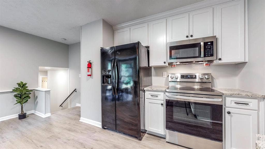 8 BR in Stone Mountain