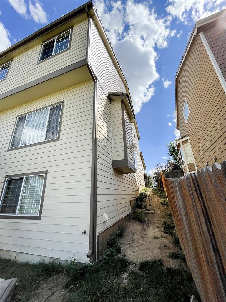 5 BR in Aurora